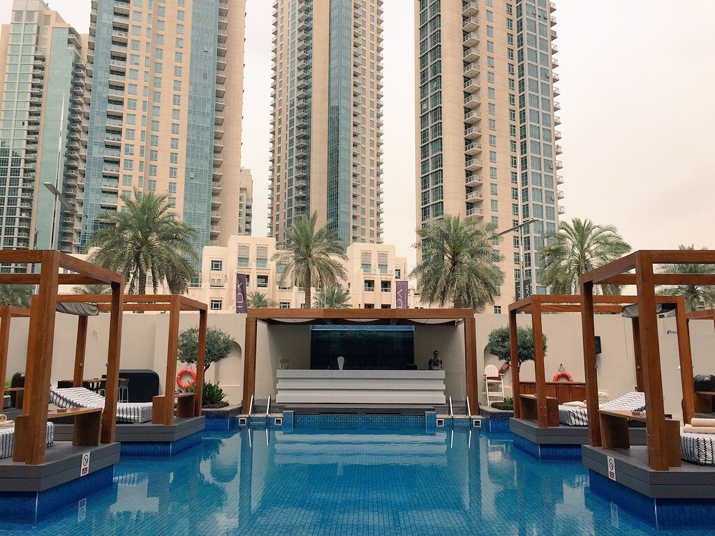 Piscine de l'hôtel Vida Downtown Dubaï © Capucineee.com